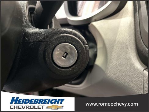 Used 2016 Chevrolet Equinox LTZ w/ Enhanced Convenience Package image 27