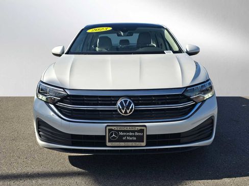 Used 2023 Volkswagen Jetta SE w/ Panoramic Sunroof Package image 8