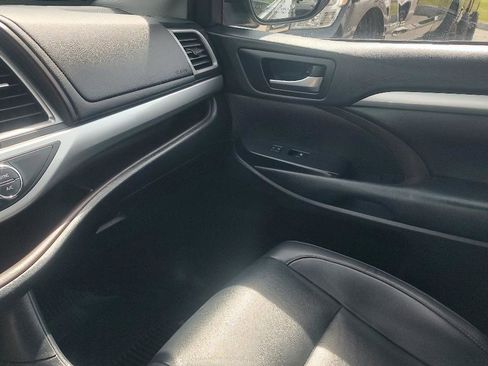 Used 2019 Toyota Highlander XLE AWD/4WD image 15
