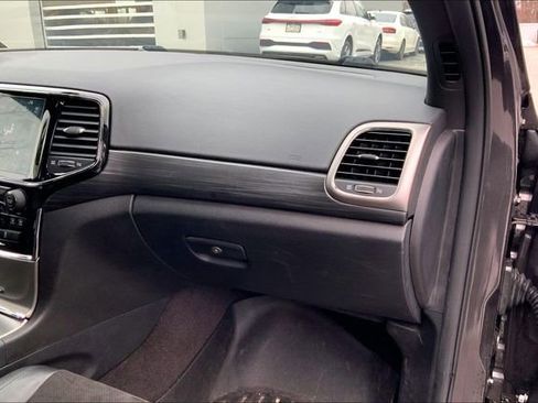 Used 2019 Jeep Grand Cherokee Altitude image 12