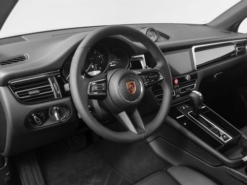 Used 2025 Porsche Macan image 36