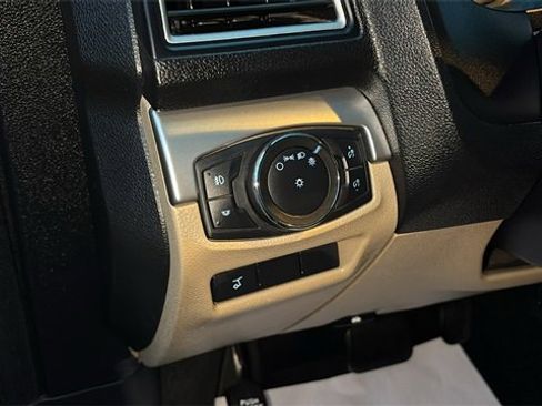Used 2017 Ford Explorer XLT w/ Equipment Group 202A image 12