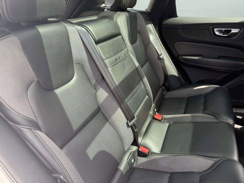Used 2022 Volvo XC60 B6 R-Design w/ Advanced Package image 27