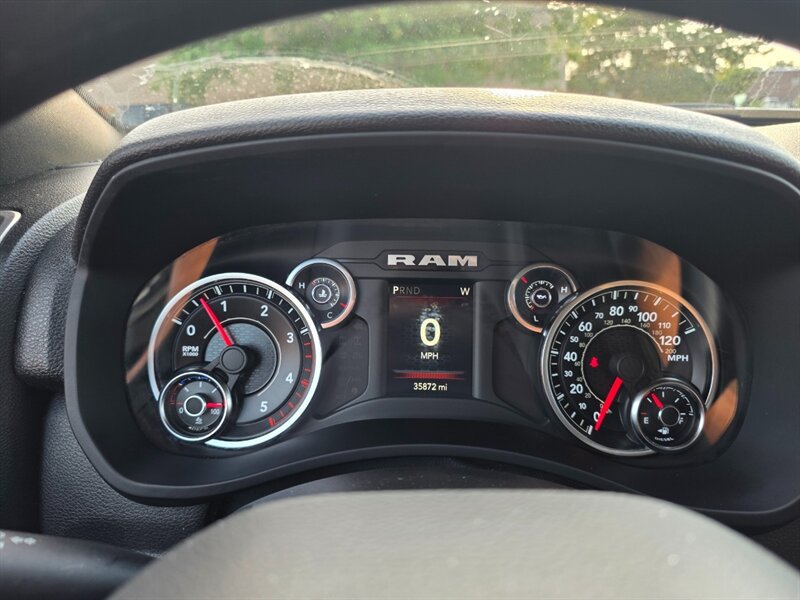 Used 2022 RAM 3500 Tradesman w/ Chrome Appearance Group AWD/4WD image 9