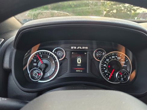 Used 2022 RAM 3500 Tradesman w/ Chrome Appearance Group AWD/4WD image 9