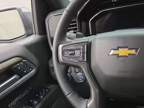 Used 2025 Chevrolet Silverado 1500 High Country w/ Technology Package AWD/4WD image 18