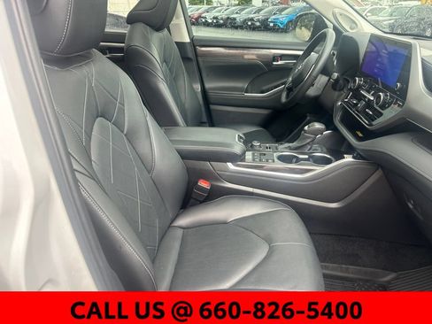 Certified 2024 Toyota Highlander Platinum AWD/4WD image 7