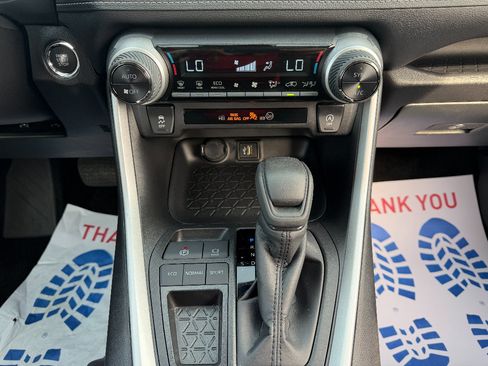 Used 2025 Toyota RAV4 XLE FWD image 22