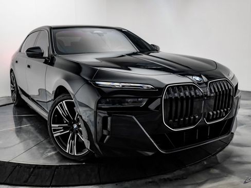 Used 2025 BMW i7 xDrive60 w/ Executive Package AWD/4WD image 25
