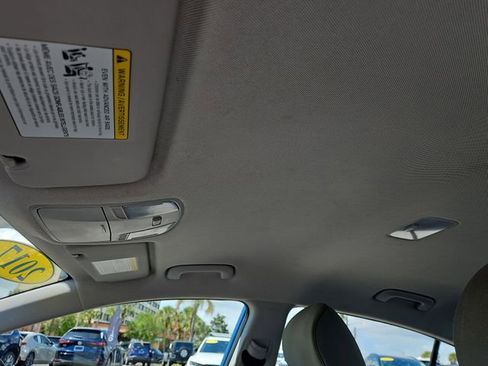 Used 2017 Hyundai Elantra SE FWD image 28