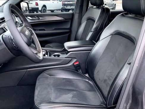 Used 2025 Jeep Grand Cherokee L Altitude image 27