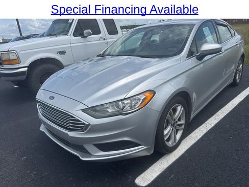 Used 2018 Ford Fusion SE FWD image 1