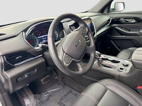 Used 2023 Chevrolet Traverse RS image 9