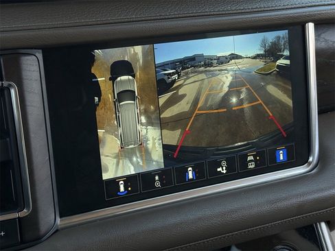 Used 2022 GMC Yukon XL Denali image 17