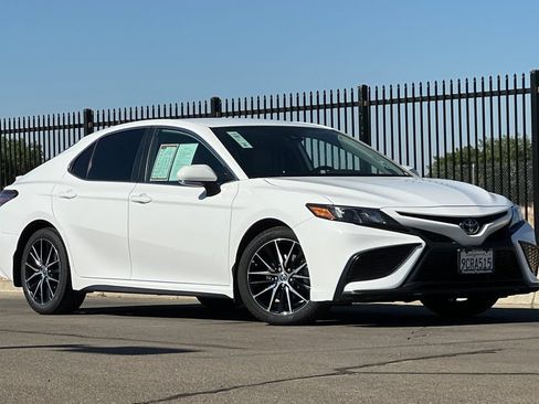 Certified 2022 Toyota Camry SE w/ Convenience Package FWD image 2