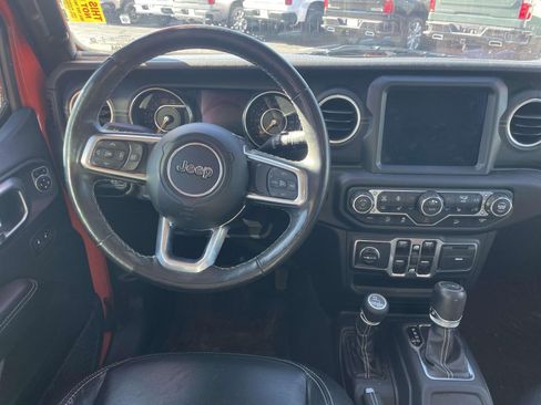 Used 2019 Jeep Wrangler Unlimited Sahara image 11