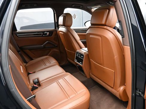 Certified 2023 Porsche Cayenne Platinum Edition AWD/4WD image 28