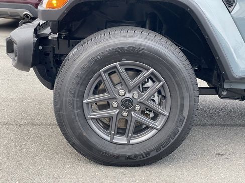 New 2026 Jeep Gladiator Sport image 10