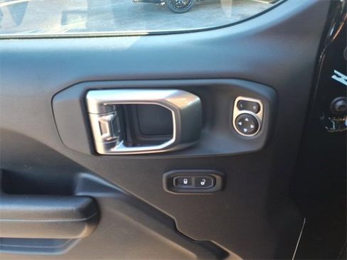 Used 2023 Jeep Gladiator Willys image 9