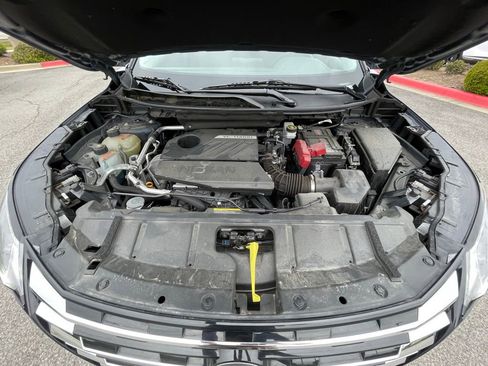 Used 2025 Nissan Rogue SV image 31