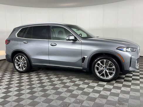 Used 2026 BMW X5 xDrive40i w/ Premium Package AWD/4WD image 3