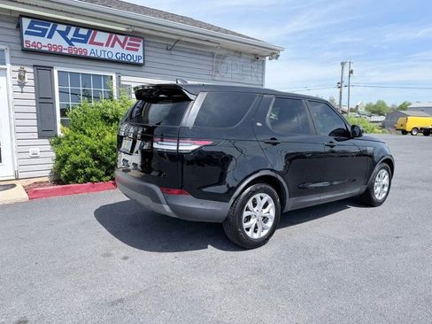Used 2019 Land Rover Discovery SE image 3