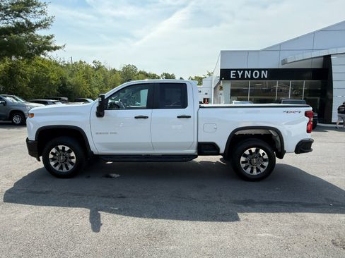 Used 2023 Chevrolet Silverado 2500 Custom w/ Custom Value Package AWD/4WD image 2