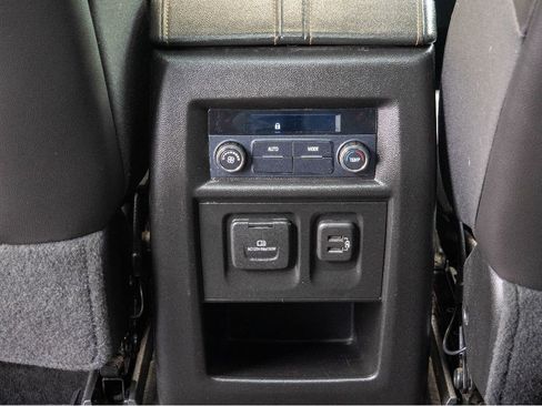 Used 2021 Chevrolet Traverse RS image 16