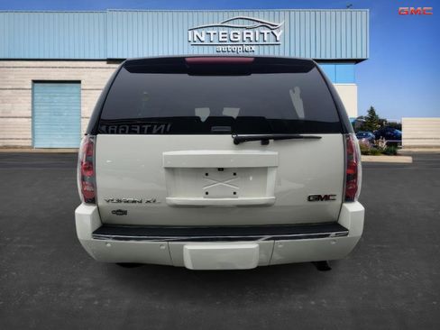Used 2013 GMC Yukon XL Denali image 4
