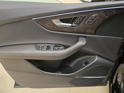 Used 2023 Audi Q8 Prestige image 32