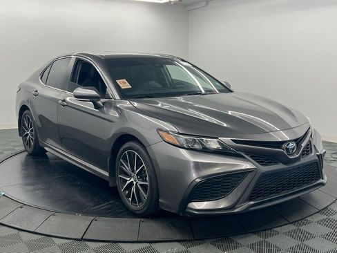 Used 2024 Toyota Camry SE FWD image 2