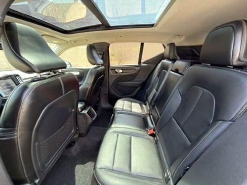 Used 2019 Volvo XC40 T5 Momentum AWD/4WD image 24