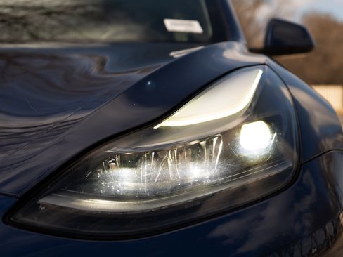 Used 2021 Tesla Model 3 Standard Range Plus image 11