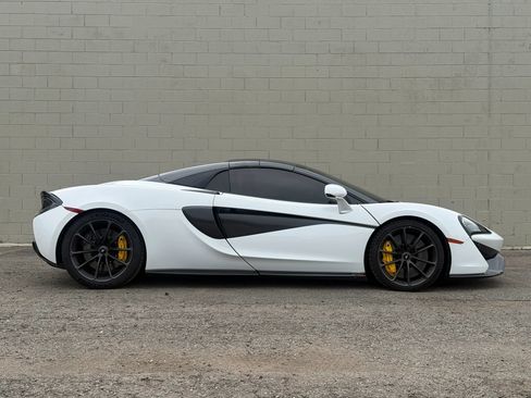 Used 2019 McLaren 570S Spider RWD image 16