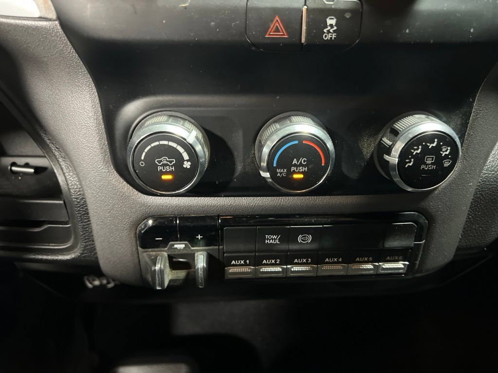 Used 2024 RAM 3500 SLT w/ Quick Order Package 2YG SLT AWD/4WD image 32