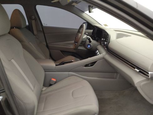 Used 2025 Hyundai Elantra SE w/ Cargo Package FWD image 21