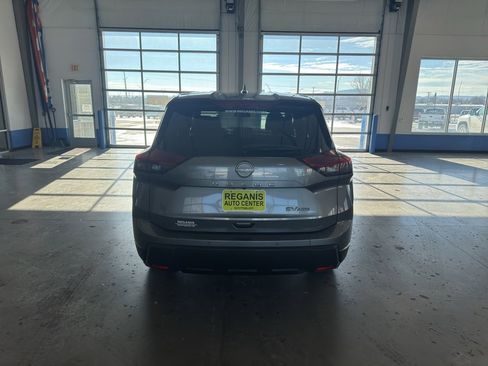 Used 2024 Nissan Rogue SV AWD/4WD image 4