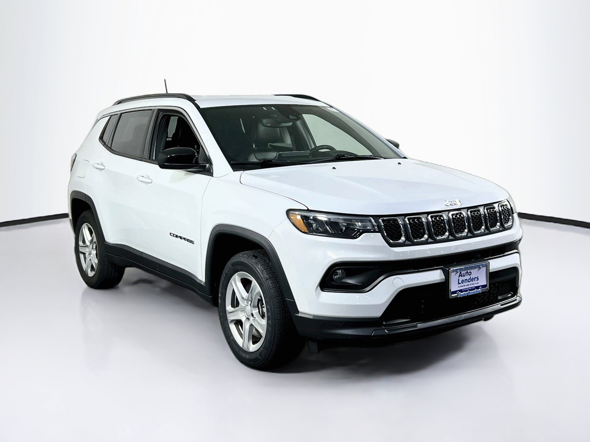 Used 2023 Jeep Compass Latitude w/ Convenience Group AWD/4WD image 3