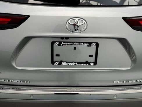 Used 2024 Toyota Highlander Platinum AWD/4WD image 21