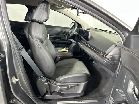 Used 2023 Nissan Ariya AWD image 28