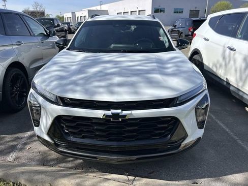 Used 2025 Chevrolet Trax ACTIV w/ Driver Confidence Package image 2