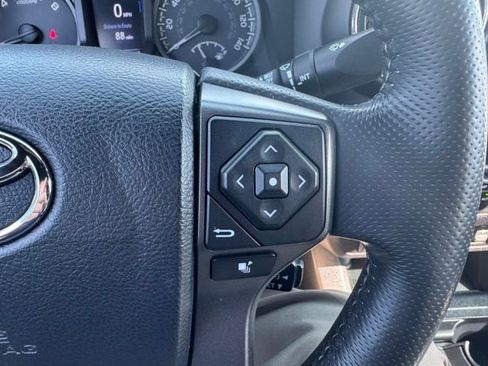 Used 2016 Toyota Tacoma TRD Off-Road w/ Premium & Technology Package image 15