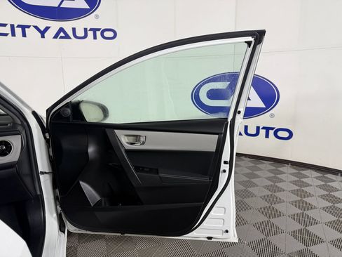 Used 2019 Toyota Corolla LE image 14