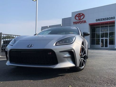Used 2024 Toyota GR86 RWD image 1