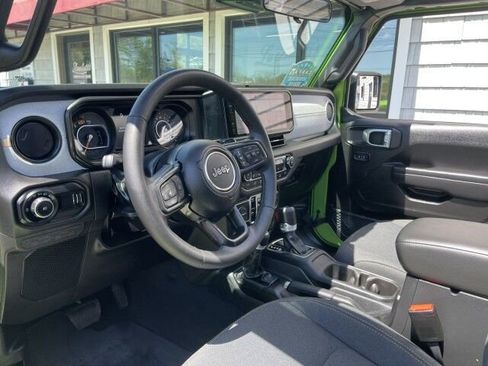 Used 2025 Jeep Wrangler Unlimited Sport AWD/4WD image 10