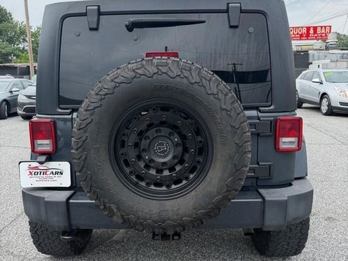 Used 2017 Jeep Wrangler Unlimited Sahara w/ Connectivity Group AWD/4WD image 3