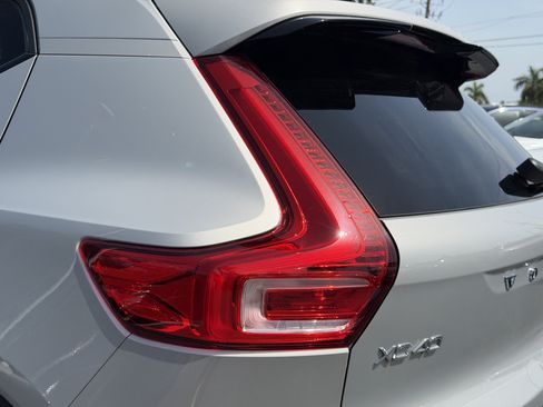 Certified 2023 Volvo XC40 B5 Plus w/ Protection Package Premier AWD/4WD image 9