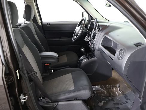 Used 2014 Jeep Patriot Latitude AWD/4WD image 25
