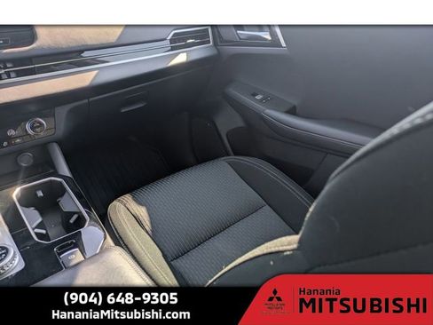 Used 2025 Mitsubishi Outlander ES image 17