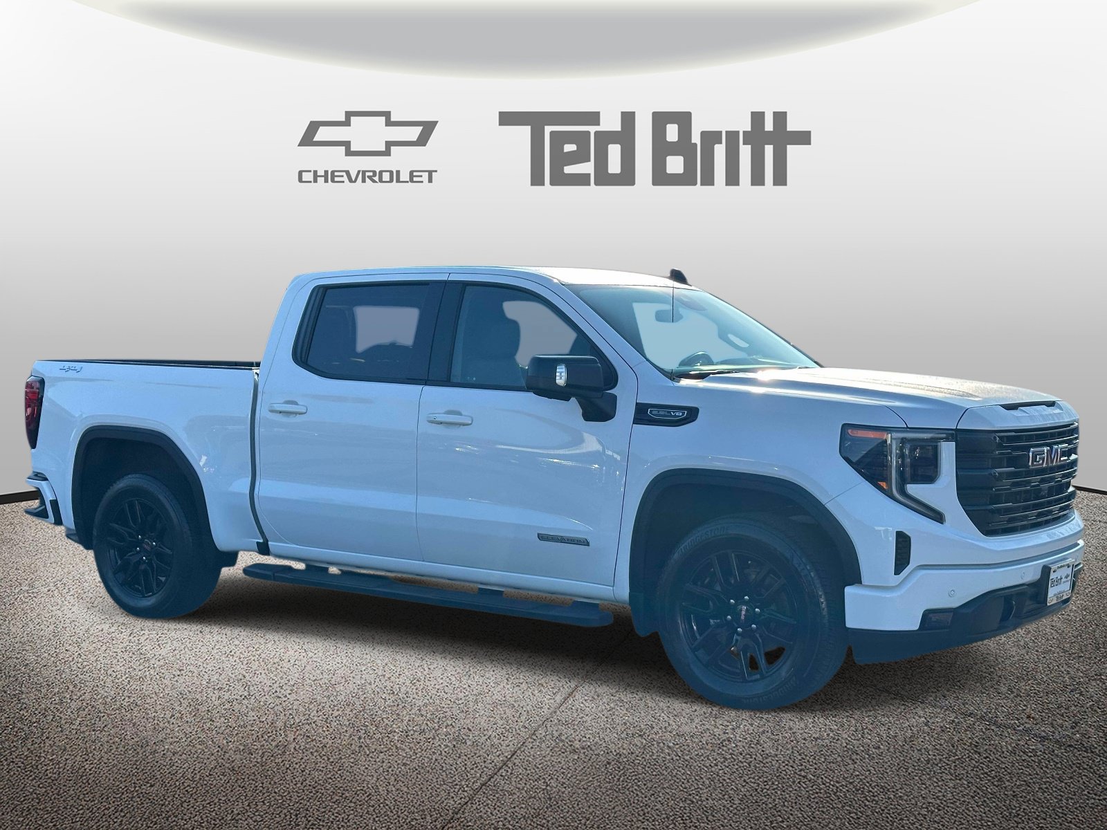 Used 2024 GMC Sierra 1500 Elevation w/ Elevation Premium Package AWD/4WD image 3